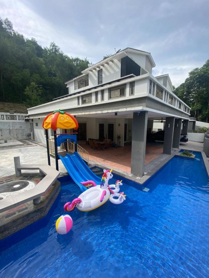 Villa Near Spice Arena 4Br 24Pax With Ktv Pool Table And Kids Swimming Pool Bayan Lepas Exteriér fotografie