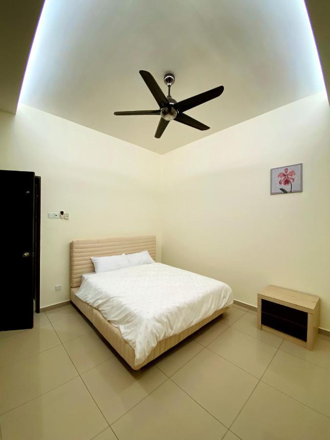 Villa Near Spice Arena 4Br 24Pax With Ktv Pool Table And Kids Swimming Pool Bayan Lepas Exteriér fotografie